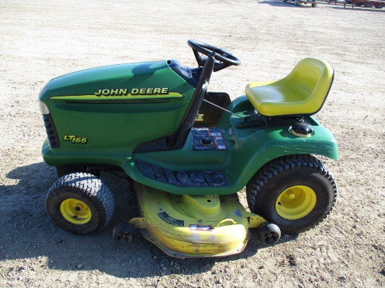 John Deere LT166, Hydro, 42" deck, 16 HP