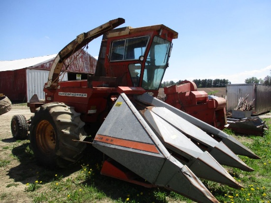 NI 709 Uni Dsl. w/3R corn head, husking unit, convayor, Not running
