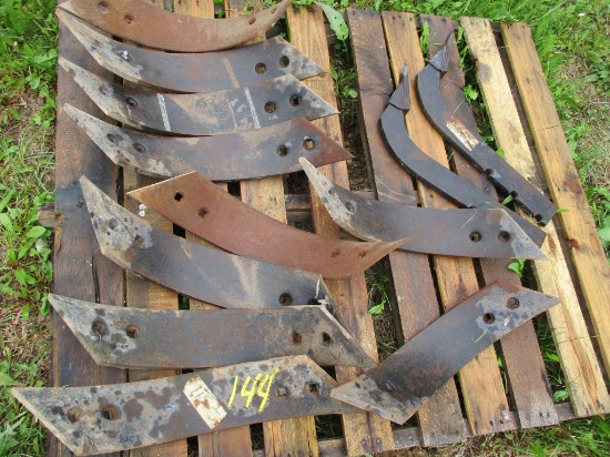 10 Chisel plow knifes & 2 other shanks