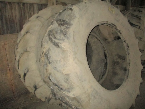 2 Firestone 710/70R 42 tires