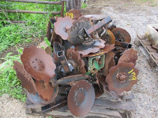 Pallet of colters