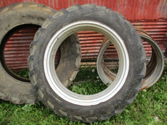 15.5 - 38 Tire & rim