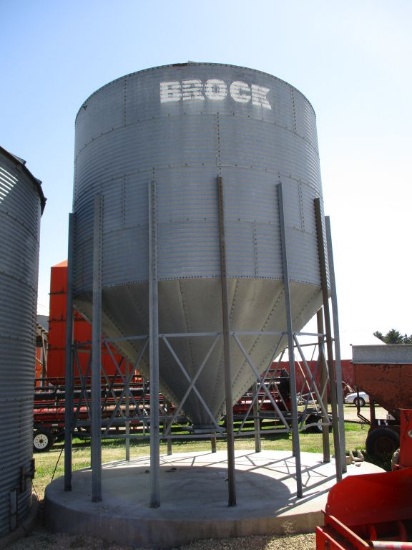 Brock 2,000 Bushel wet holding bin, Buyers sole responsibility for removal, 60 days for removal
