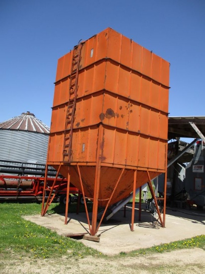 2,200 Bushel wet holding bin, Buyers sole responsibility for removal, 60 days for removal