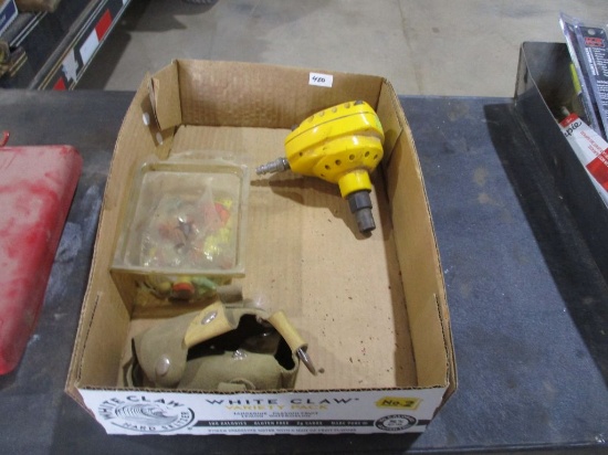 Air palm nailer, battery box cover