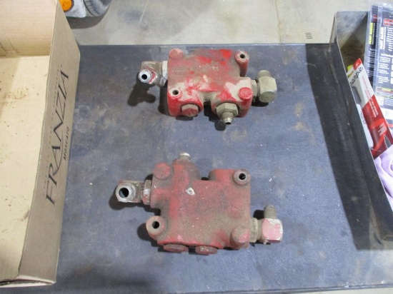 2 Hydraulic pumps