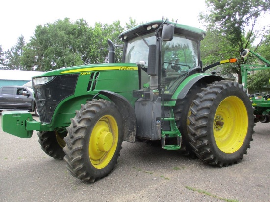 2016 John Deere 7230R MFWD, PS, 1,511 Hrs. CAb, AC, heat, radio, second display screen
