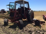 International 1586 Salvage Tractor