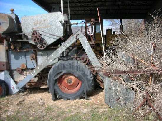 1958 Gleaner  Combine