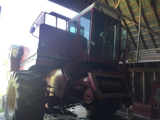 International 1480 Combine