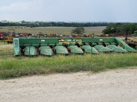 John Deere 844 Corn Header