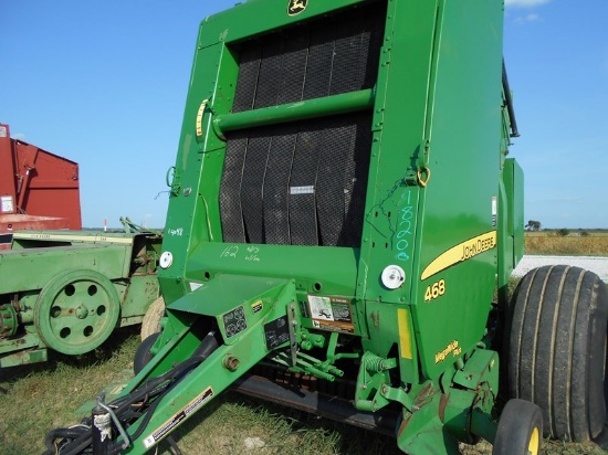 John Deere 468 Round Baler