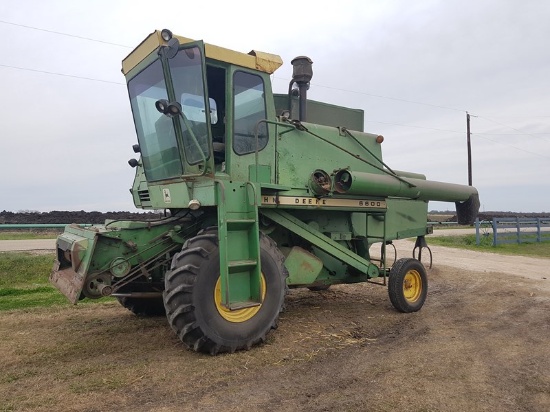 John Deere 6600 Combine