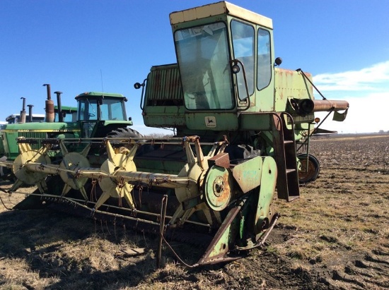 John Deere 4400 Combine