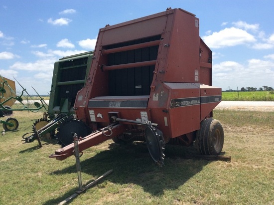 Case IH 8460 Round Baler