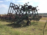 John Deere 335 Disc