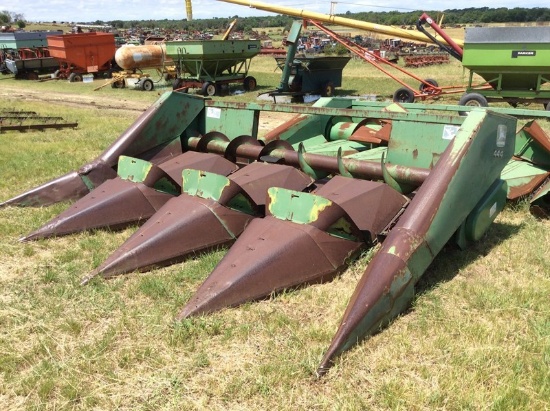 John Deere 444 Corn Header