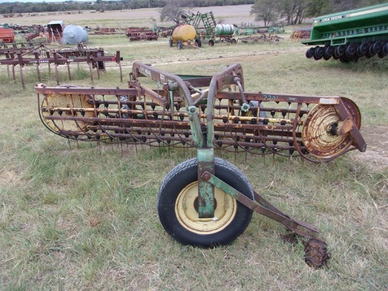 John Deere 671 Hay rake