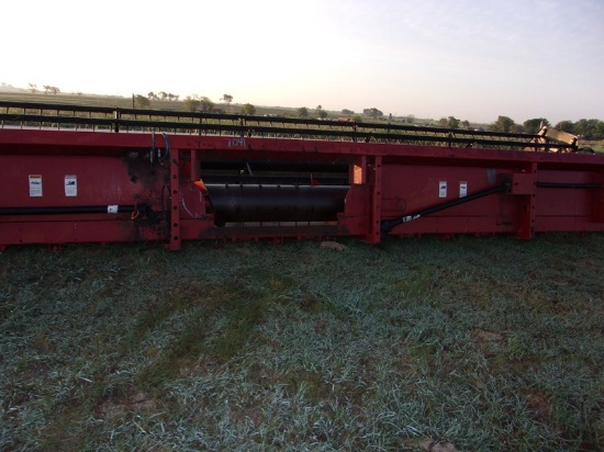 International 1680 Combine/Grain Header