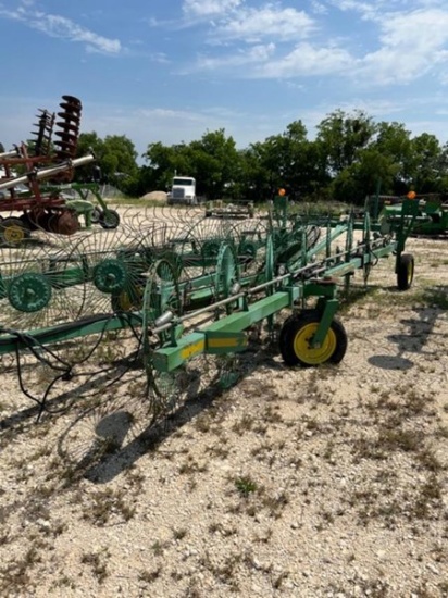 John Deere 704 Wheel Rake