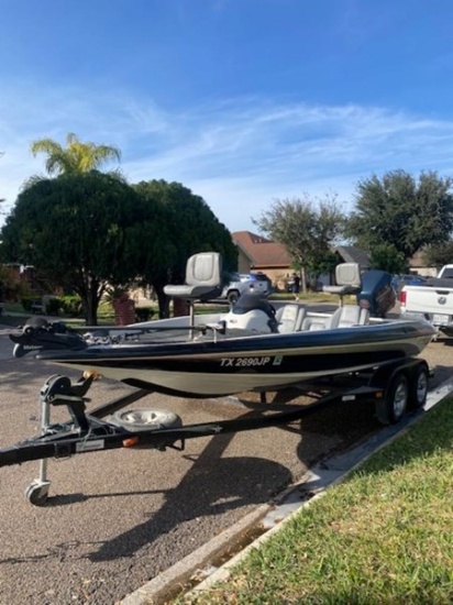 2000 Stratos 20SS Bass Boat
