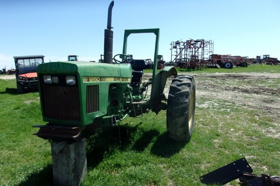 John Deere 1250 Salvage Tractor