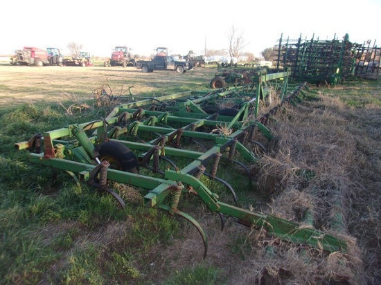 John Deere 1010 Field Cultivator
