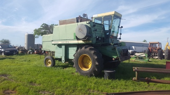 John Deere 6600 Combine