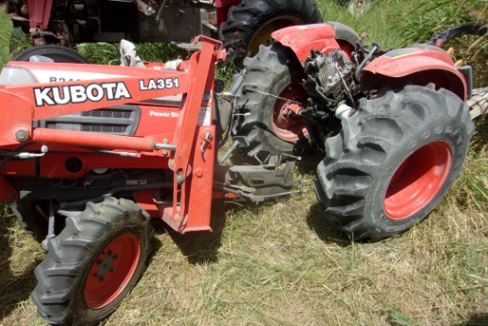 Kubota B2400 Salvage Tractor