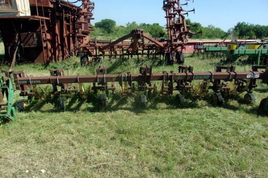 John Deere 825 Cultivator