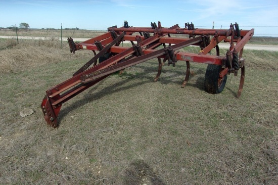 International 5500 Chisel Plow