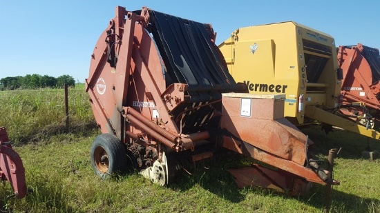 Hesston 5800 Round Baler
