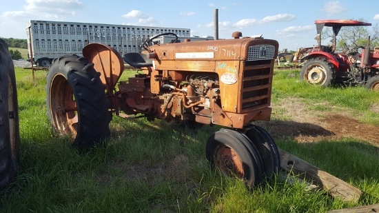 Farmall 340 Salvage Tractor