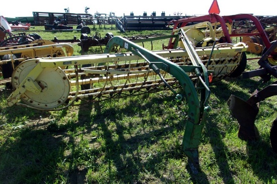 John Deere 670 Hay Rake
