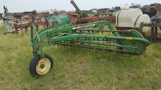 John Deere 662 Hay Rake