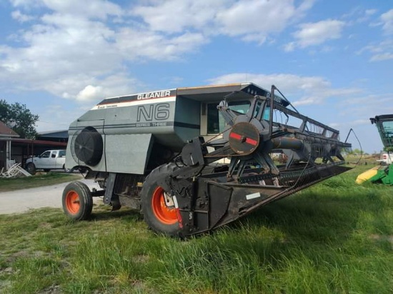 1983 Gleaner N6 Combine