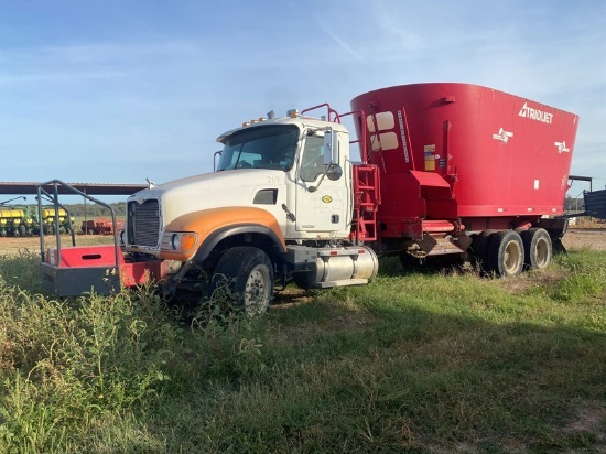 2005 Mack CV713 Feed Truck