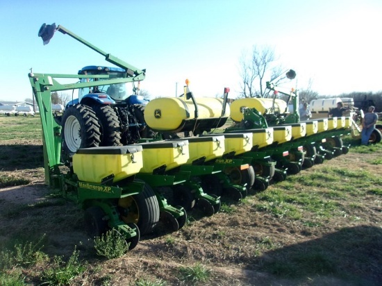 John Deere 1760 Planter