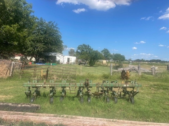 John Deere  Cultivator