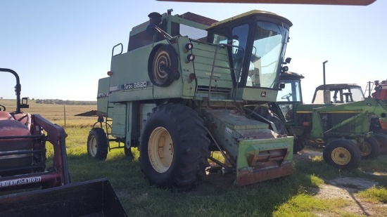 John Deere 6620 Combine
