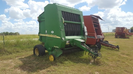 2004 John Deere 567 Round Baler