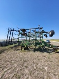 John Deere 2010 Field Cultivator