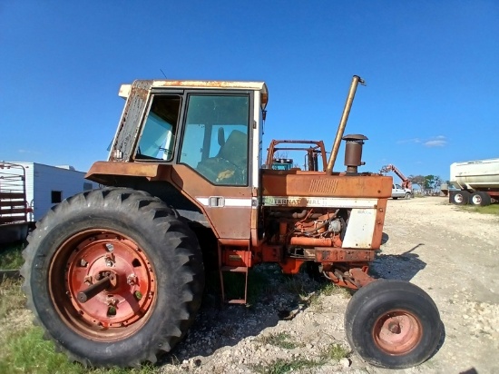International 1086 Salvage Tractor