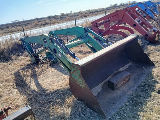 John Deere 725 Loader