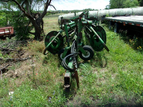 John Deere 700 Hydraulic Rake