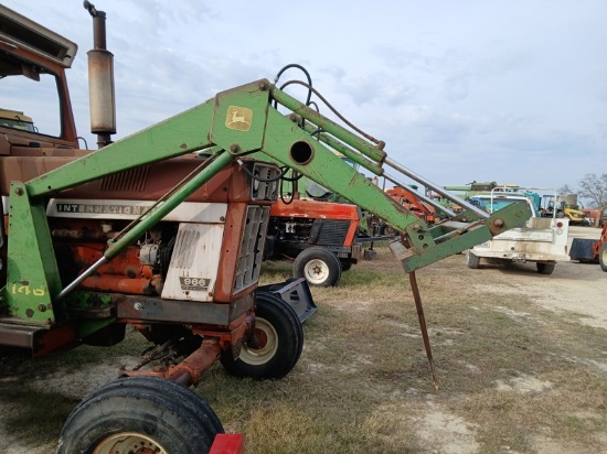 John Deere 146 Loader