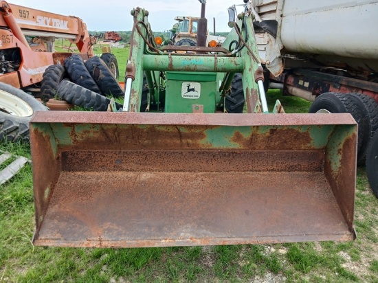 John Deere 146 Loader