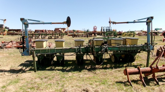 John Deere 7100 Planter