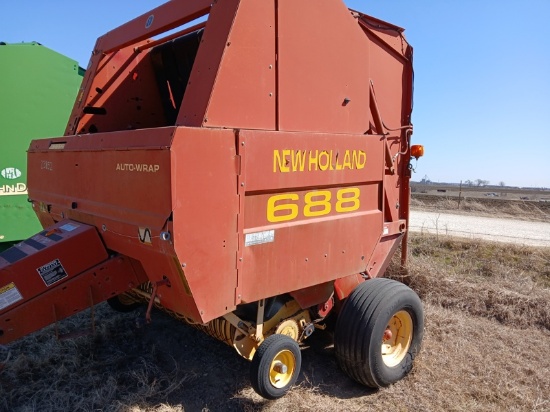 New Holland 688 Round Baler