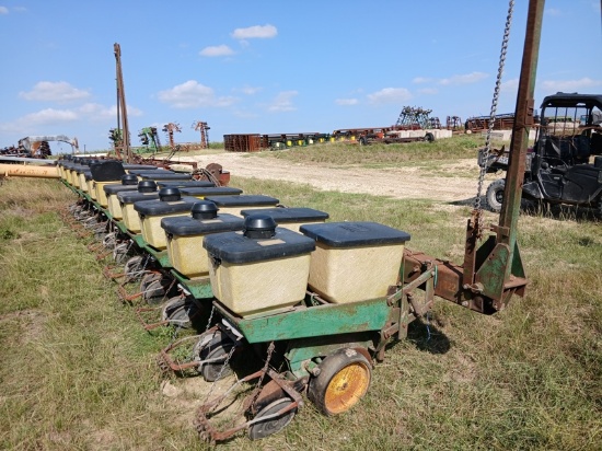 John Deere 7100 Planter